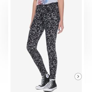 NWOT Hot Topic Blackheart Black & White Star Super Skinny Jeans  Size 7 Mid-rise